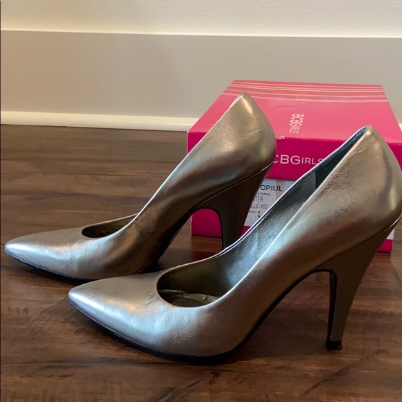 BCBG pewter metallic heels 7 - Picture 4 of 10